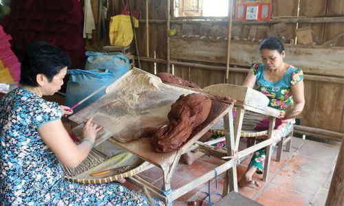 Làm nhang bán Tết