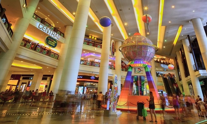 Một cỗ máy bán hàng tự động hình con nhộng có chiều cao 9,7 mét và đường kính là 4,5 m được đặt tại khách sạn Berjaya Times Square và khu phức hợp bán lẻ ở Kuala Lumpur, Malaysia. Sách Kỷ lục Thế giới Guinness công nhận đây là máy bán hàng tự động lớn nhất thế giới vào năm 2013. Ảnh: iStock.